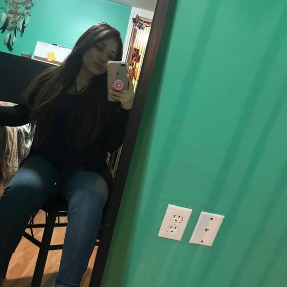 Meet your Posher, Monserrat - Picture 1 of 1